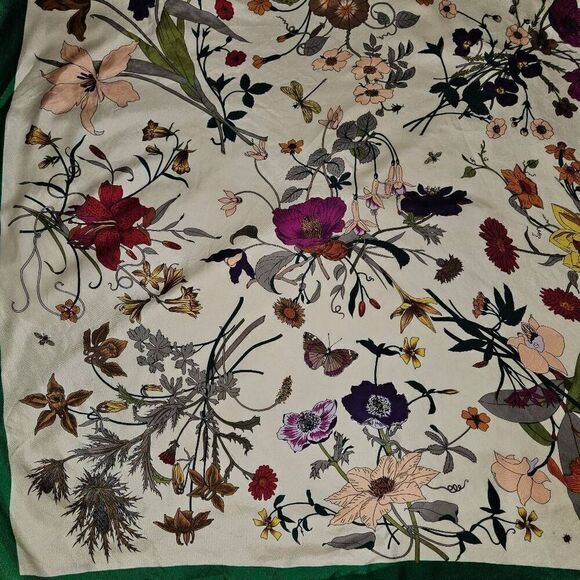 GUCCI Silk Flora Gothic Square Scarf Ivory Dark Green - Picture 5 of 6